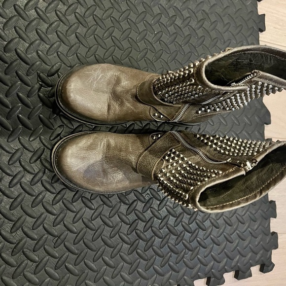 Steve Madden studded boots. mid calf length. Gray color. Excellent condition. - Picture 7 of 7